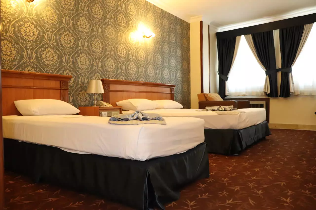 Alibaba https://cdn.alibaba.ir/ostorage/hotel-accommodation-images/6828749bf6e8766ef96f5521_سه تخته دبل تویین (3).webp